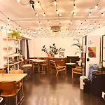 Pop Up Krone מלון 2*
